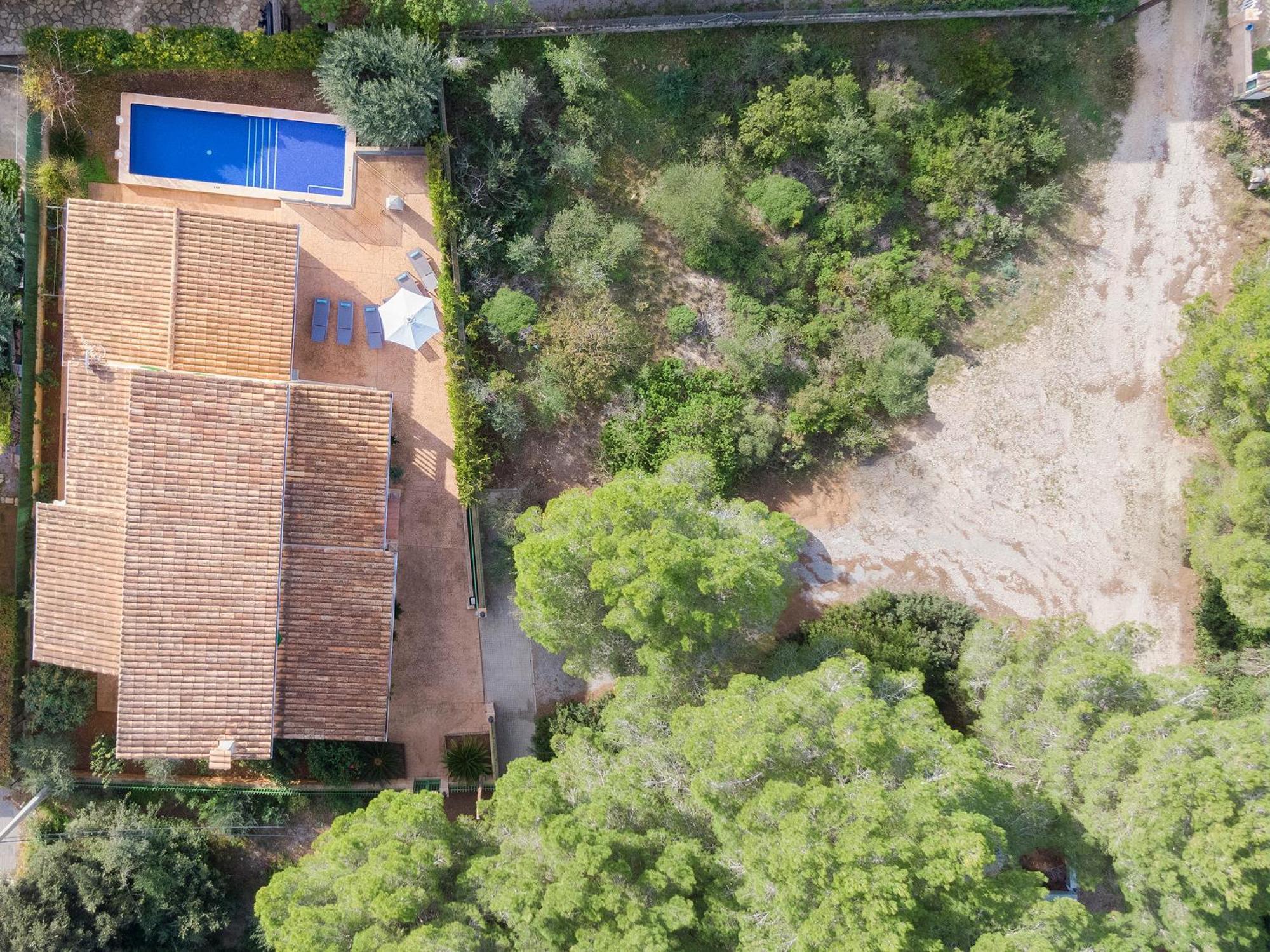 Villa Manresa In By Js