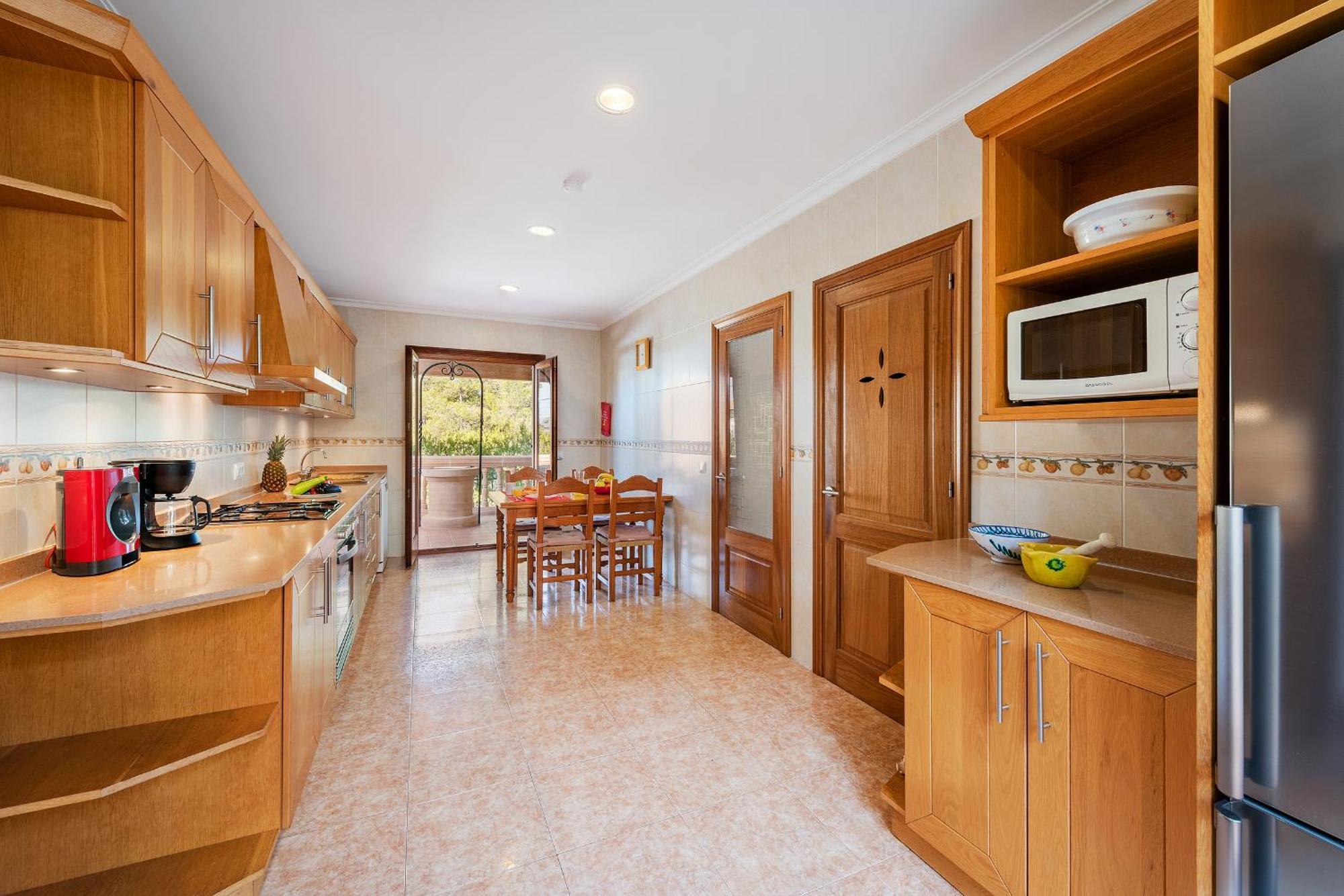 Villa Manresa In By Js